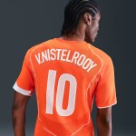 Women's Netherlands 2004 T90 Remake Shirt - V.NISTELROOY #10
