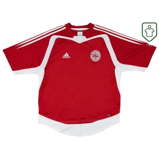 Men's Denmark 2004/05 Home Retro Shirt Men's Denmark 2004/05 Home Retro Shirt